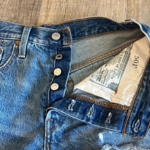 Levi’s 501 dark blue shorts - Picture 2 of 3